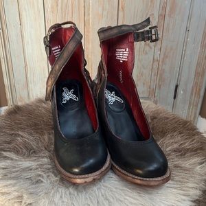 BRAND NEW Freebird Raeanne Size 9